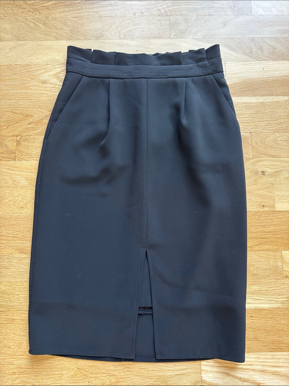 White House Black Market Black Pencil Skirt - Tailored Waist Size 2 Ruffle Waist